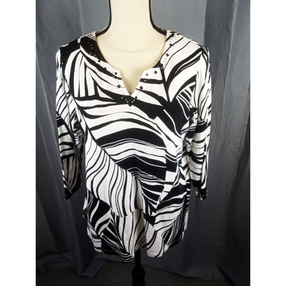 Alfred Dunner Tops - Women's Alfred Dunner Black & White Abstract Tee S